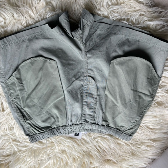 DIVIDED - Picture 3 of 10